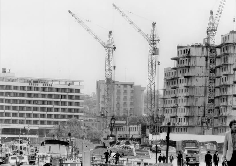 Tulcea-imagini vechi-cuvinte noi… Faleza, castele din cărți de joc