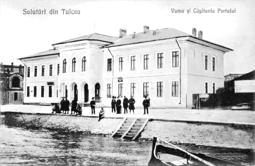 Tulcea, demolări, crime și uitări… Căpitănia portului / Gara fluvială și CFR